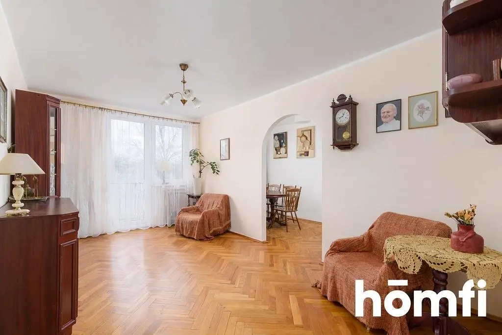 Salon; parquet, lumière naturelle, style rustique