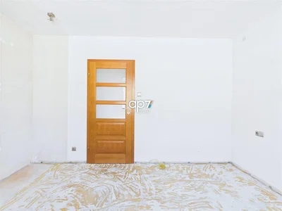 Autre; nécessite rénovation, lumière naturelle