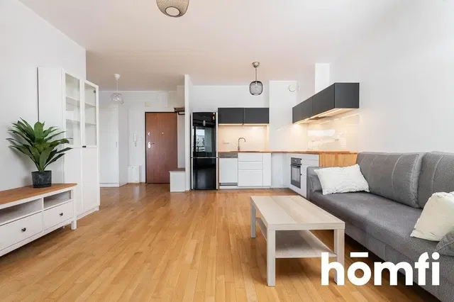Woonkamer; houten vloer, natuurlijk licht, moderne stijl
