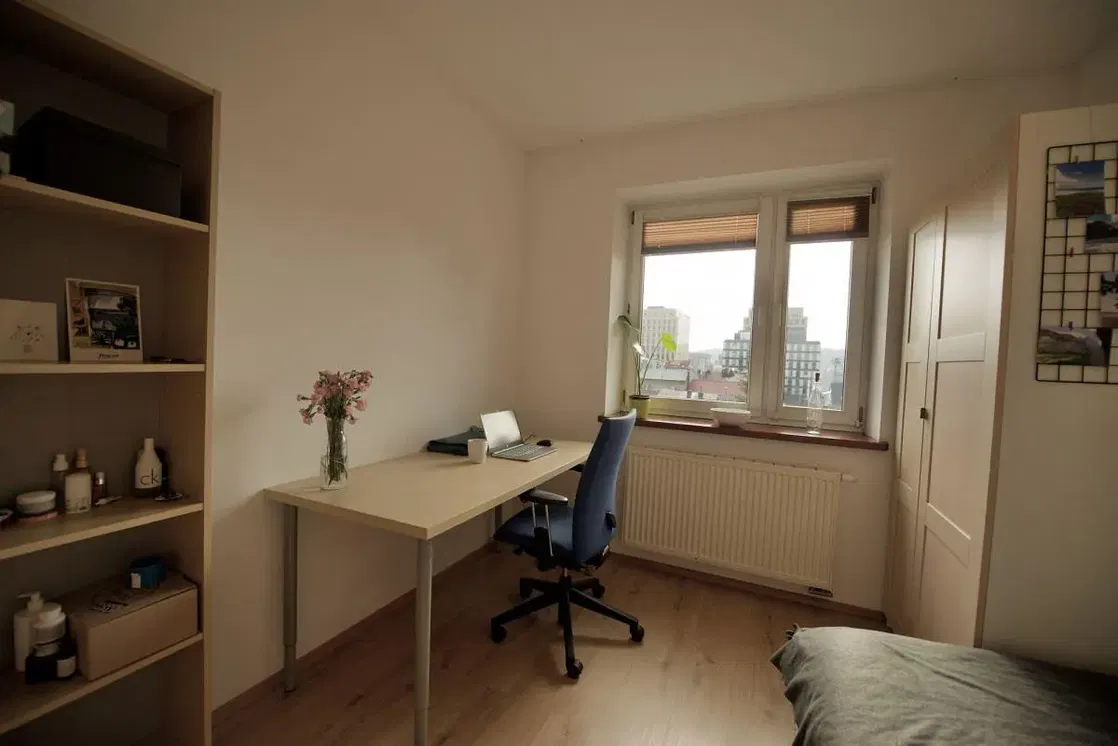 Chambre; vue, parquet, lumière naturelle