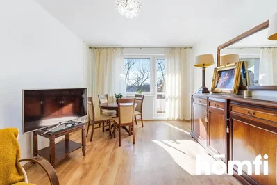 Salon; parquet, lumière naturelle, style moderne
