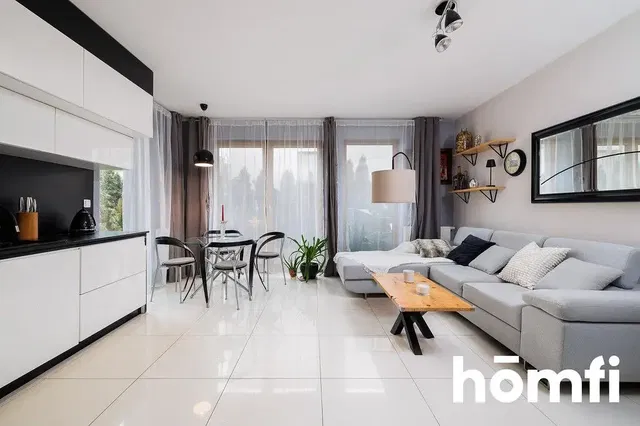 Salon; widok, podłoga z płytek, światło dzienne, styl nowoczesny