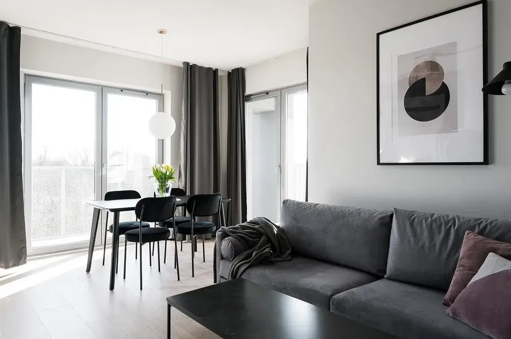 Dnevna soba; prirodno svjetlo, moderni stil, drveni pod