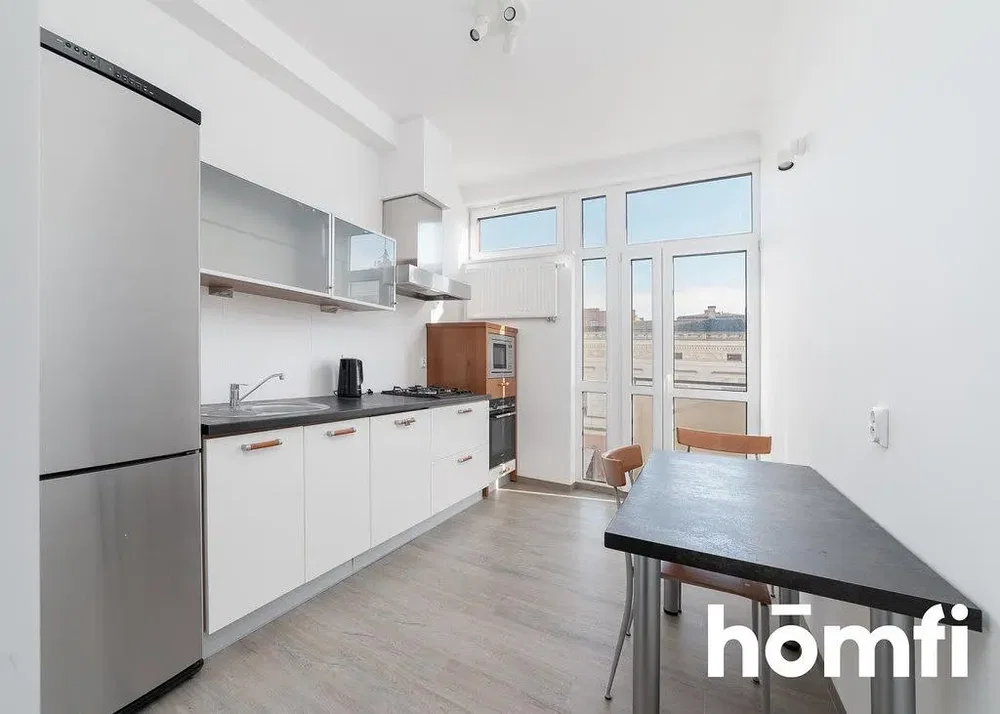 Kuhinja; kuhinjski aparati, pogled, prirodno svjetlo