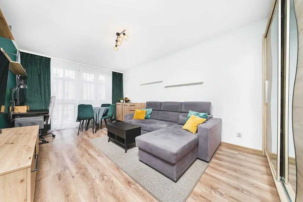 Salon; lumière naturelle, parquet, style moderne