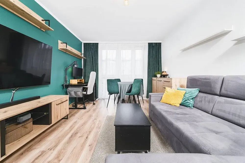 Salon; parquet, lumière naturelle, style moderne