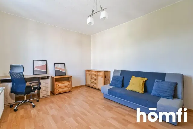 Pokój dziecięcy; podłoga drewniana, światło dzienne, styl nowoczesny