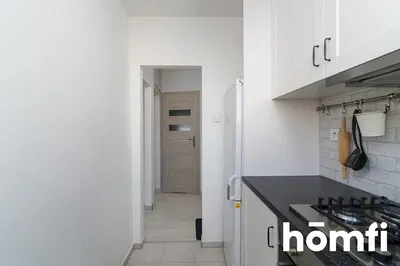 Mutfak; mutfak aletleri, fayans zemin, doğal ışık, tadilatlı