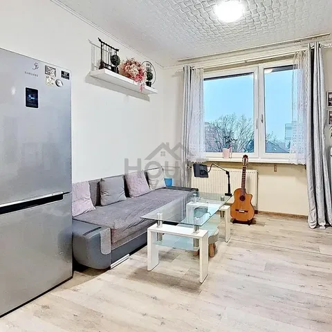 Dnevni boravak; pogled, drveni pod