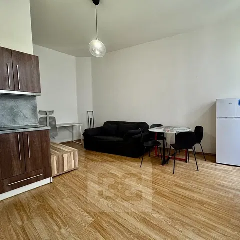 Wohnzimmer; holzboden, tageslicht