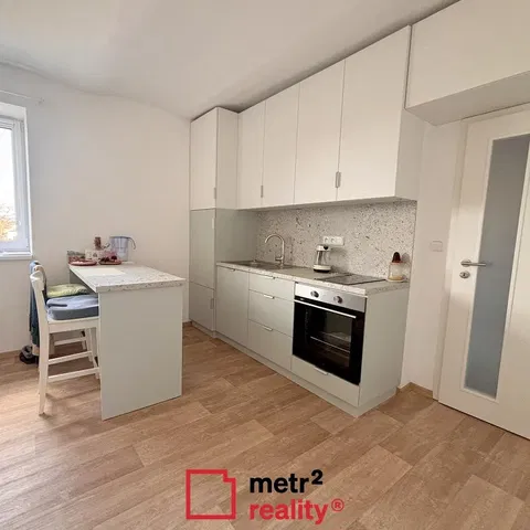 Küche; küchengeräte, tageslicht, moderner stil