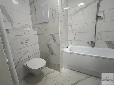 Badezimmer; fliesenboden, renoviert, tageslicht