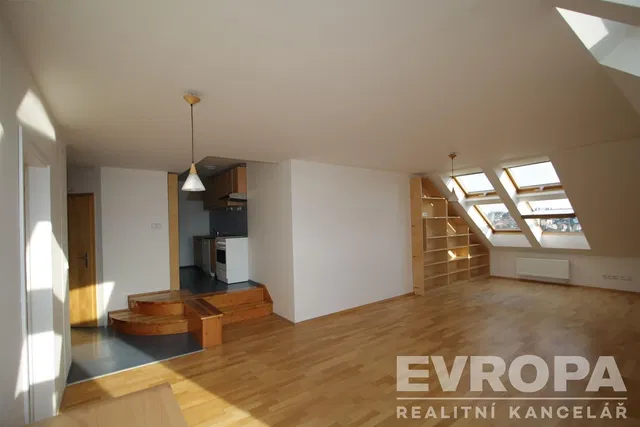 Salon; lumière naturelle, parquet