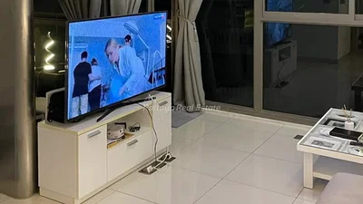 Obývací pokoj; dlažba, výhled
