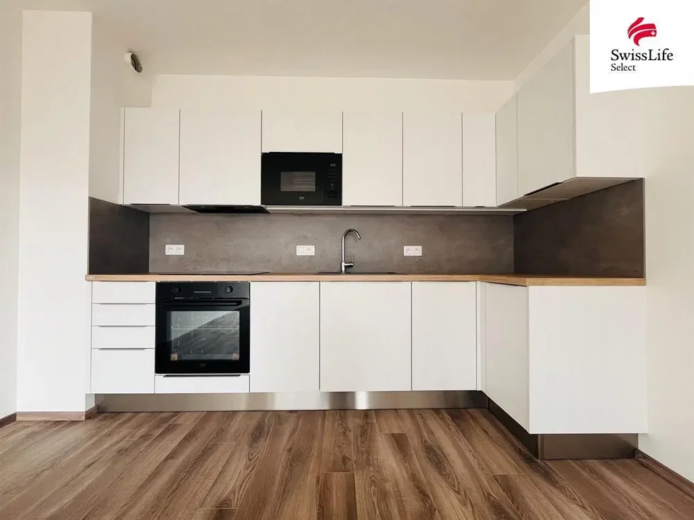 Keuken; keukenapparatuur, gerenoveerd, natuurlijk licht, moderne stijl