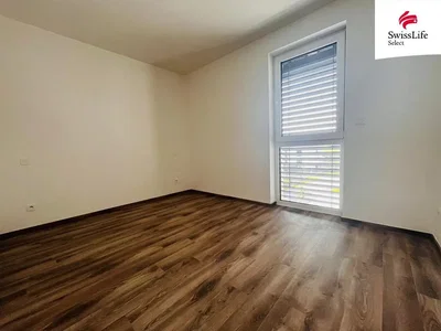 Slaapkamer; houten vloer, natuurlijk licht