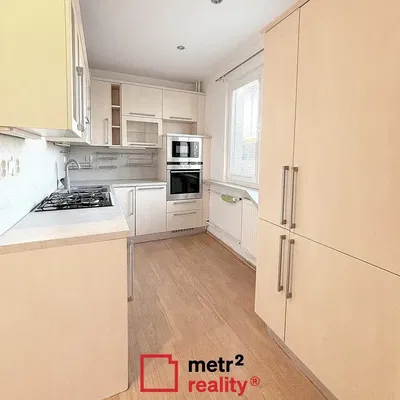 Mutfak; mutfak aletleri, doğal ışık, modern stil