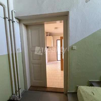 Ostale; pločice, potrebna renovacija