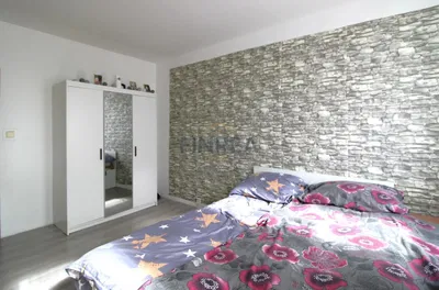 Spálňa; prirodzené svetlo, moderný štýl