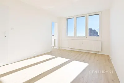 Soggiorno; vista, pavimento in legno, luce naturale