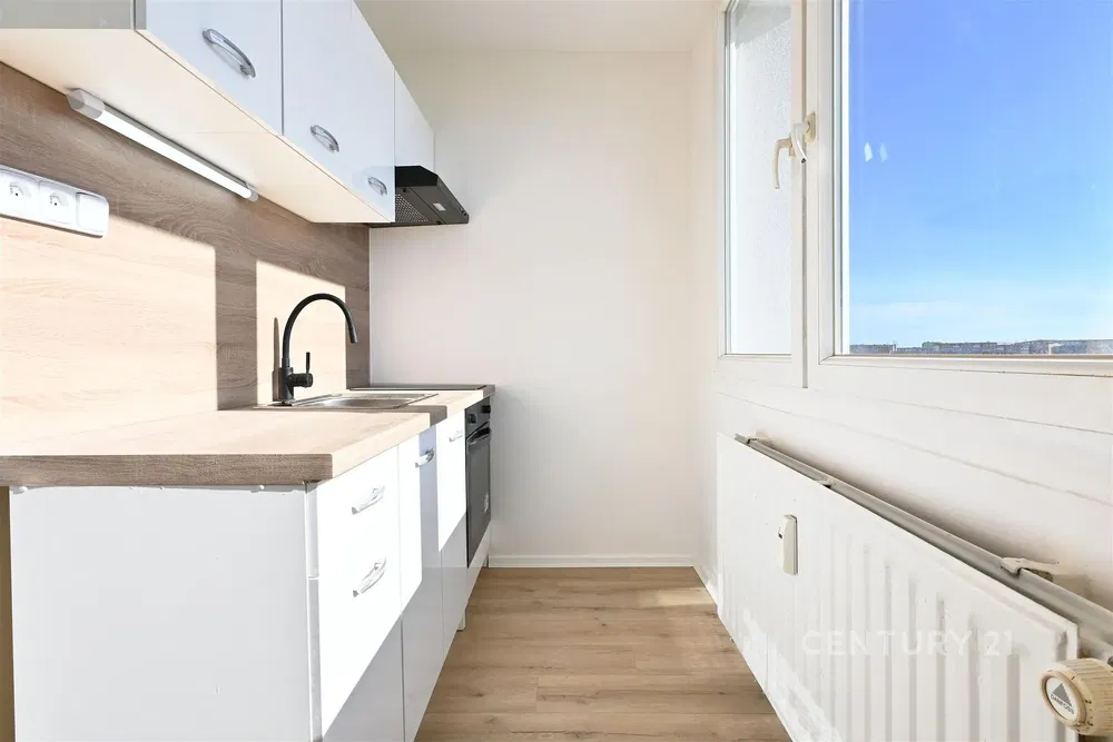 Cucina; vista, luce naturale, ristrutturato