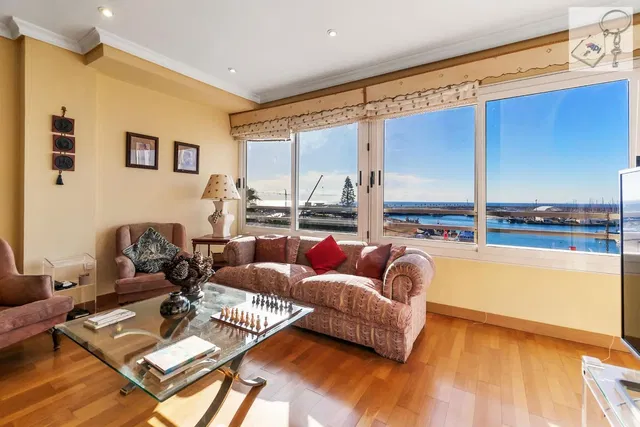 Wohnzimmer; blick, holzboden, tageslicht