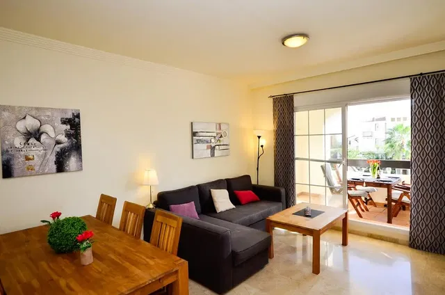 Salon; lumière naturelle, vue