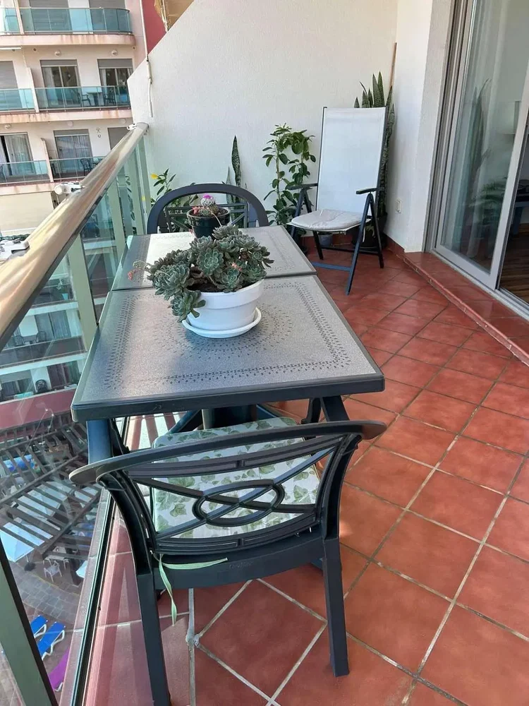 Balkon; fayans zemin, manzara