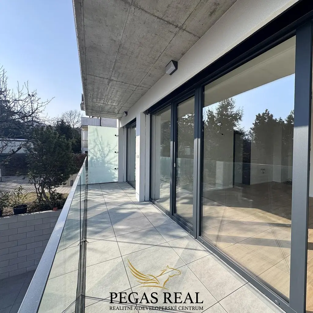 Balkon; blick, fliesenboden, tageslicht