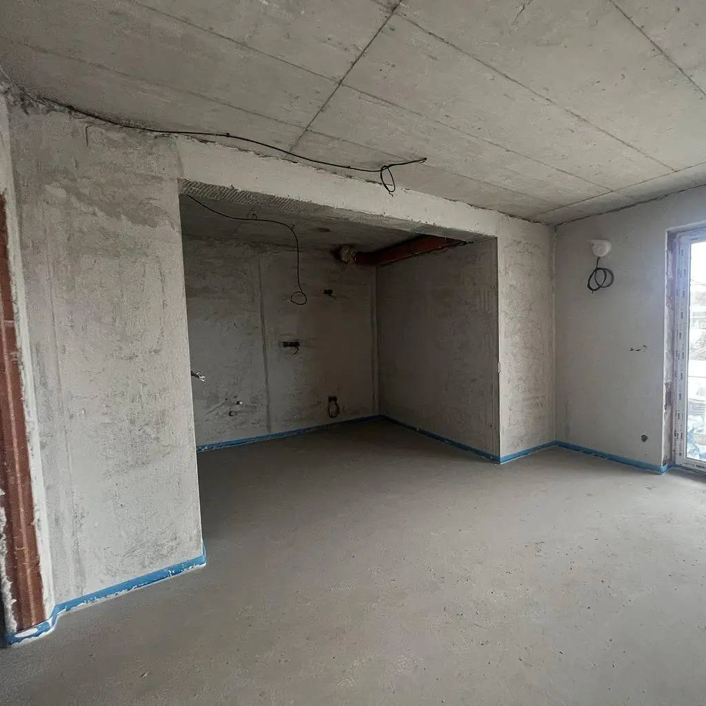 Sonstiges; renovierungsbedürftig, tageslicht