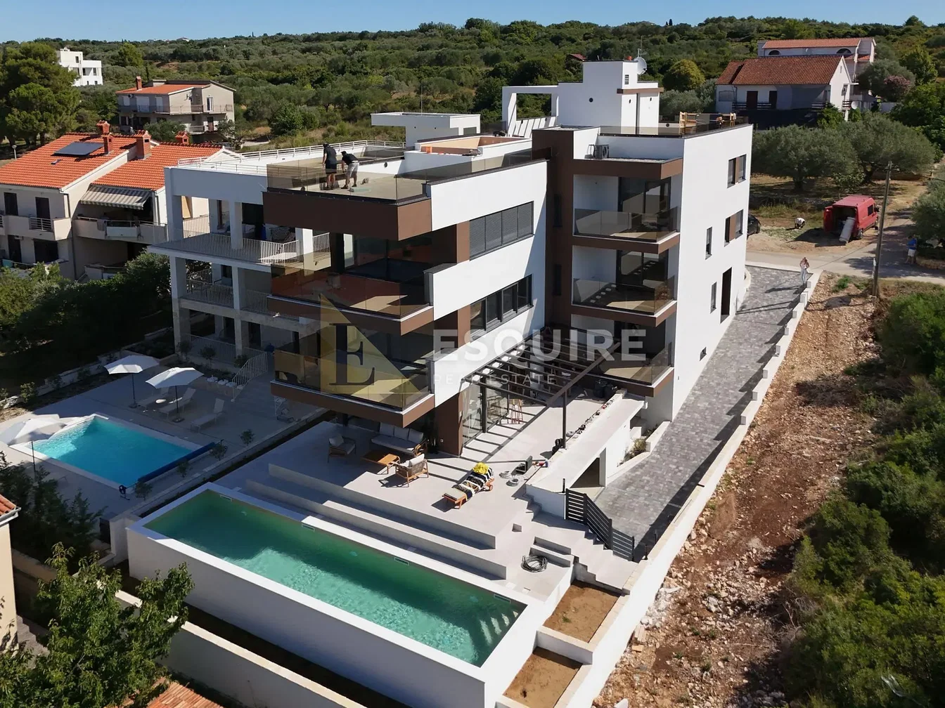 Кућа и околина; поглед