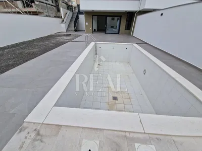 Maison et environs; carrelage