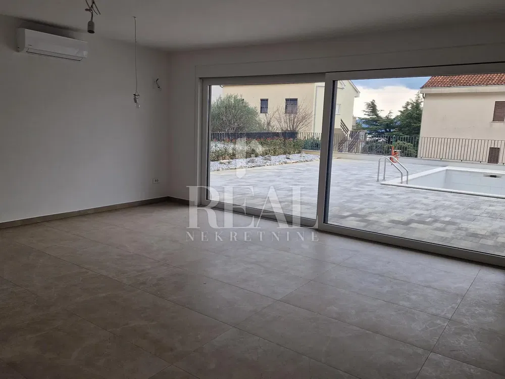 Salon; carrelage, vue, rénové