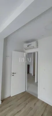 Otro; suelo de madera, luz natural