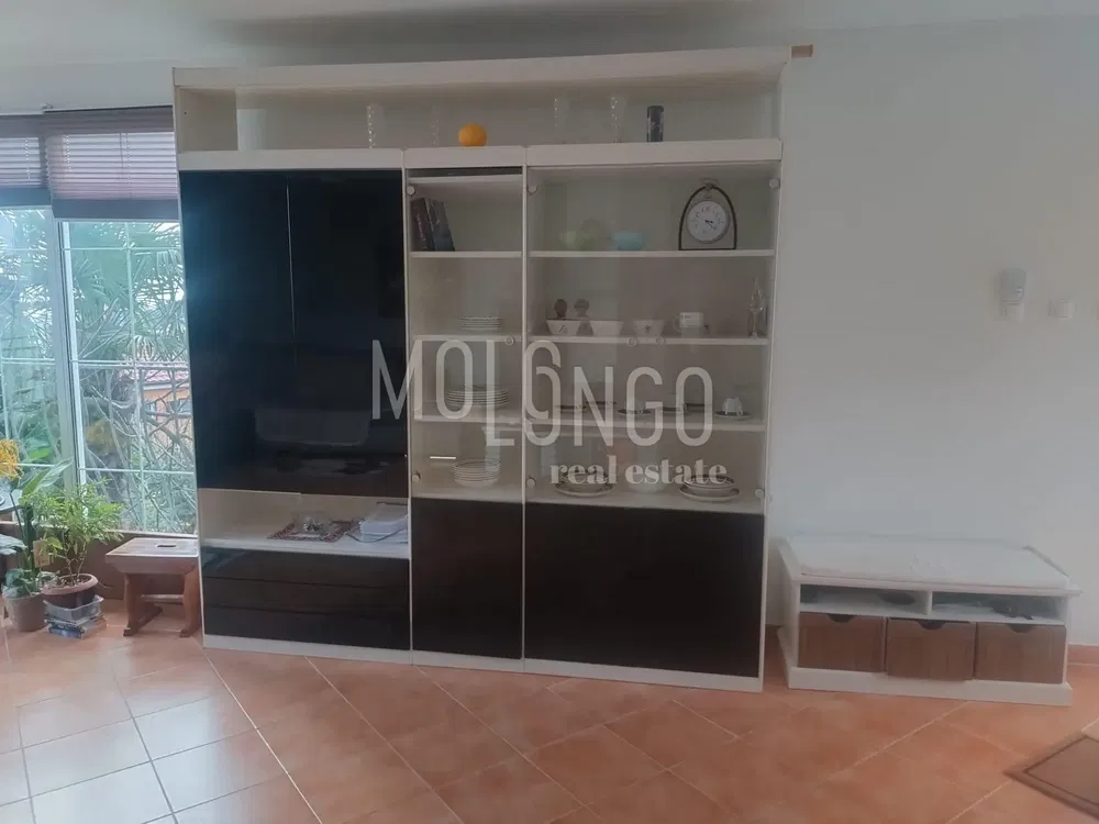 Salón; suelo de baldosas, vista