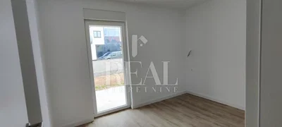Sonstiges; blick, holzboden, tageslicht, renoviert