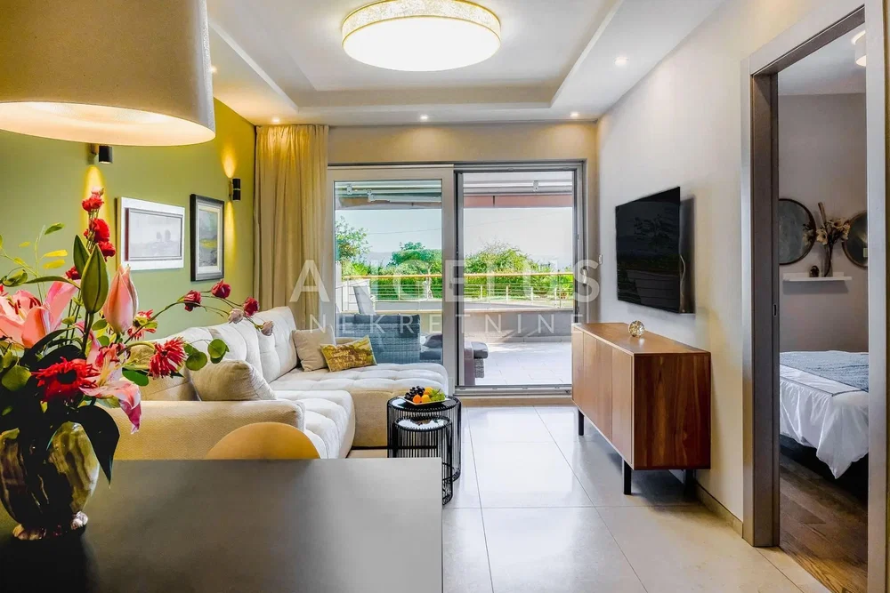 Salón; vista, estilo moderno, luz natural