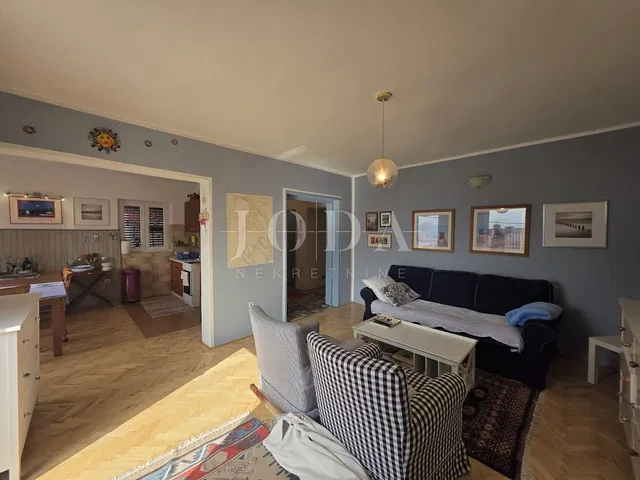 Wohnzimmer; tageslicht, holzboden