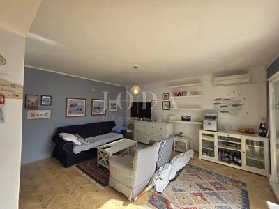 Obývací pokoj; přirozené světlo, moderní styl
