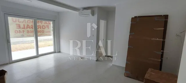 Otro; suelo de baldosas, necesita renovación, vista