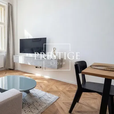 Wohnzimmer; moderner stil, holzboden, tageslicht