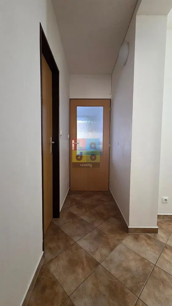 Garderobe; fliesenboden