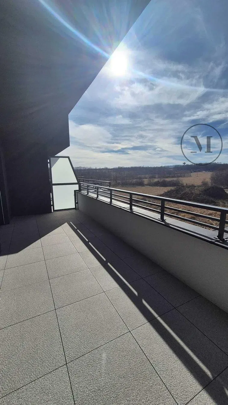 Balkon; fliesenboden, blick, tageslicht