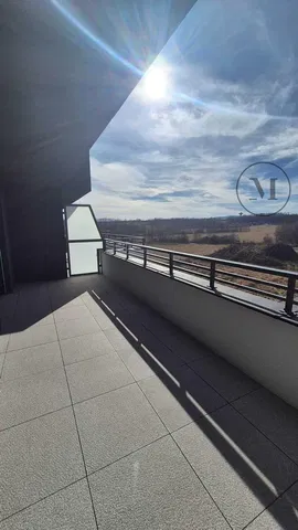 Balkon; fliesenboden, blick, tageslicht