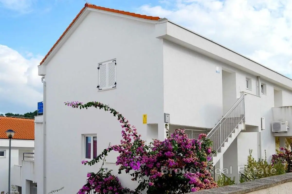 Haus und umgebung; blick, tageslicht