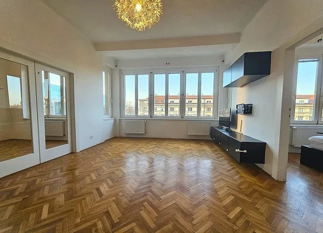 Wohnzimmer; blick, holzboden, tageslicht