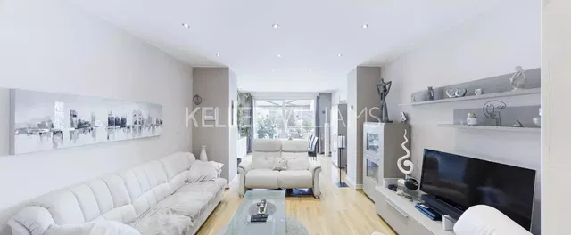 Wohnzimmer; blick, holzboden, tageslicht, moderner stil