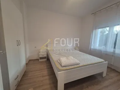 Schlafzimmer; holzboden, tageslicht, moderner stil