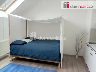 Chambre; lumière naturelle, parquet