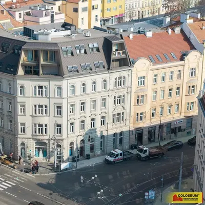 Dům a okolí; výhled